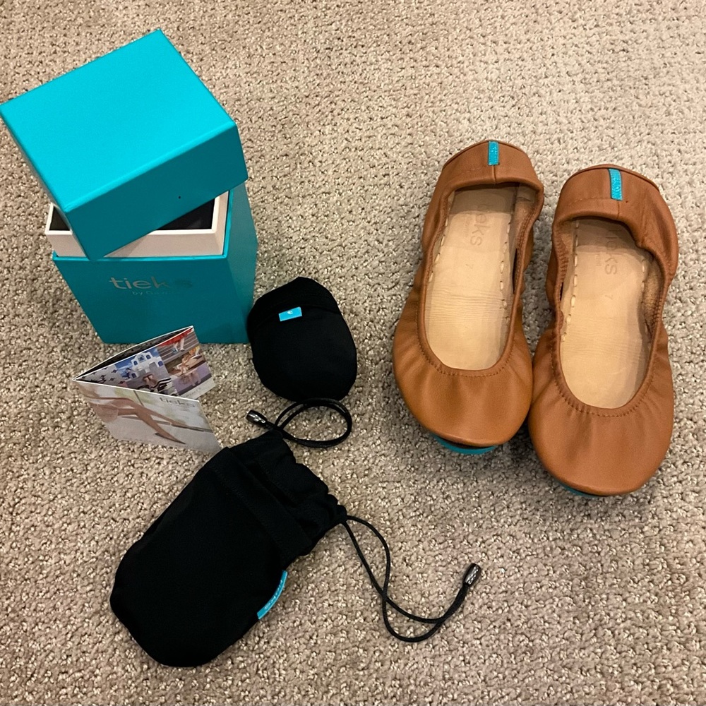 EUC Tieks size 7. Chestnut color